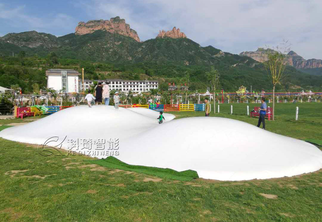 网红云朵蹦蹦云 不只是"好玩"那么简单!_场地_双球_景区