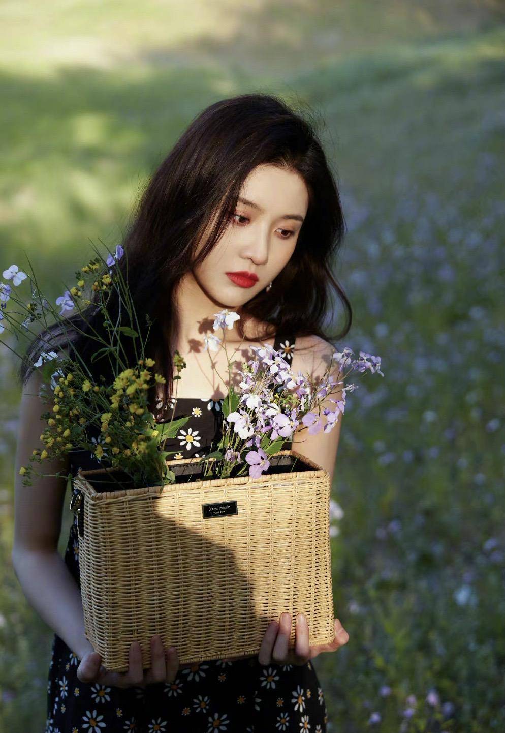 尽管从北京舞蹈学院已经毕业多年,也不再是小女生的年龄了,但是张慧雯