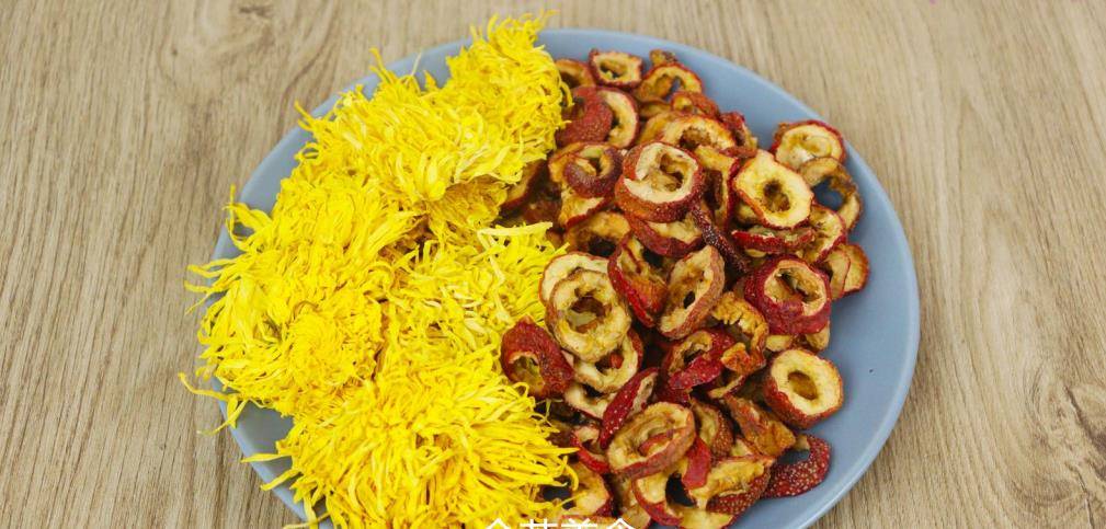 山楂加干菊花真是太厉害了奶奶用了50年的配方做一罐喝半年