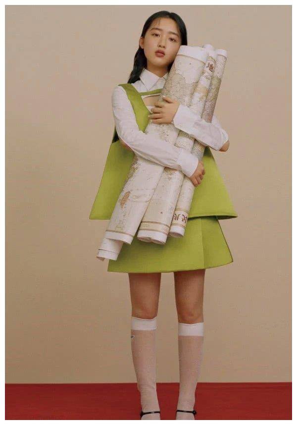 原创邓恩熙学别人穿包裤鞋结果腿粗成200斤14岁却像30岁