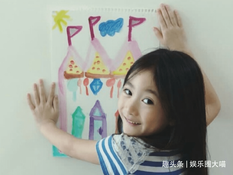 李小鹏女儿"整容式"长大,小时候被称萌神,如今气场全开成女王_奥莉