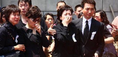 看来,贺红梅丈夫是谁这个问题难有定论.至于贺红