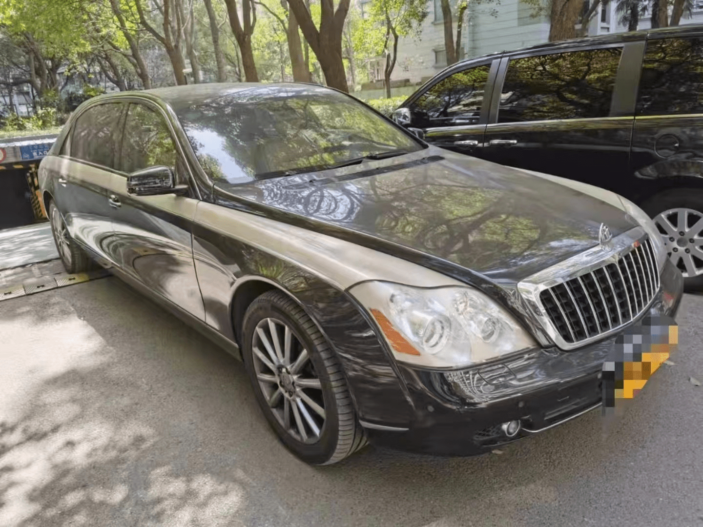 国内所有的迈巴赫车型中,只有62s齐柏林是最贵的,而眼前的这台车是62s