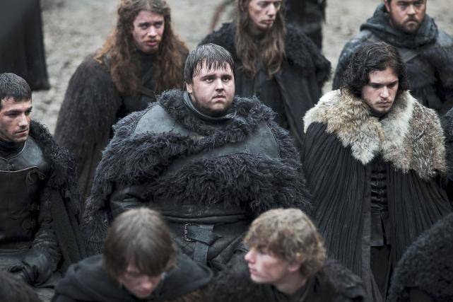 受军阀父亲逼迫放弃继承权,加入守夜人军团,成为服役于绝境长城的一名