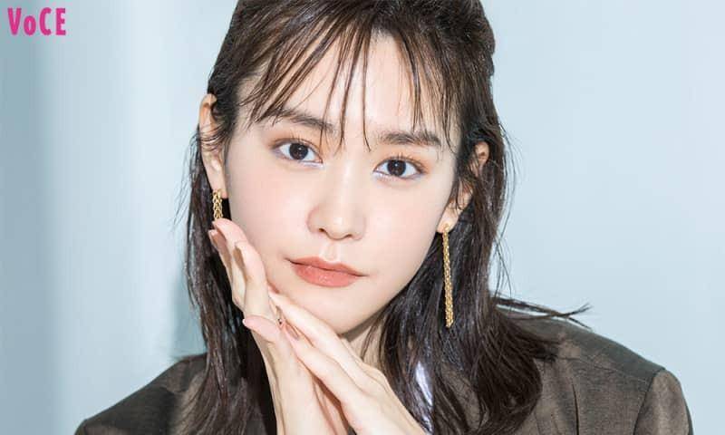 桐谷美玲夏日棕色和明亮水色眼影意外色彩打造时尚眼妆 粉紫色