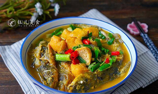 昂刺鱼炖豆泡接下来我要用昂刺鱼炖豆泡,做这道菜,我没有用料酒,而是