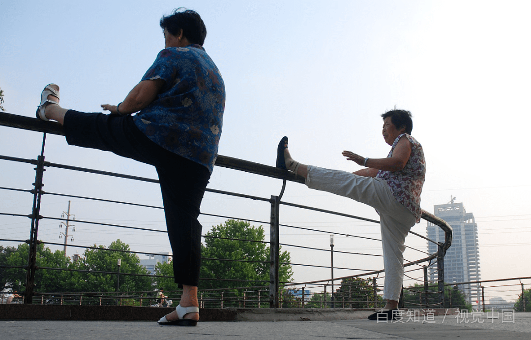 护老很多老年人经常压腿拉筋这样做到底好不好这几点一定注意