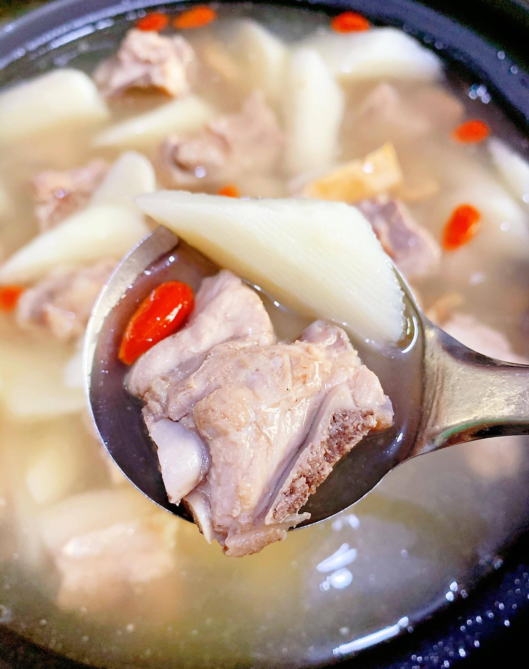 冬天要多喝这个黑豆猪肚汤，做法简单，软烂入味，实在太香了。 - 哔哩哔哩