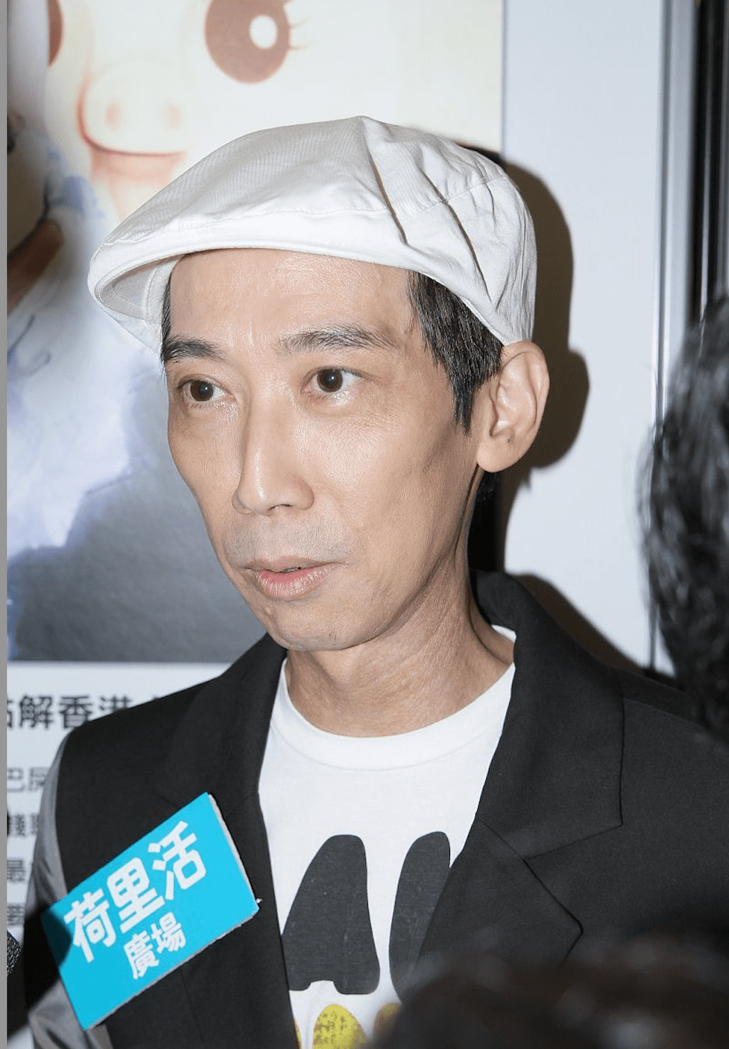 原创张达明57岁生日与家人庆祝女儿送画作礼物病症治愈后深居简出