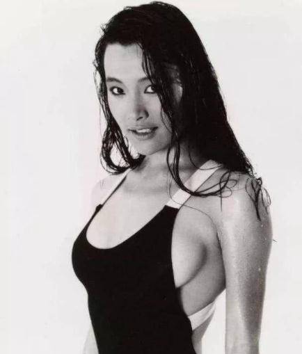 原创美女影后陈冲20岁爆红却到国外当服务员如今60岁过得怎样