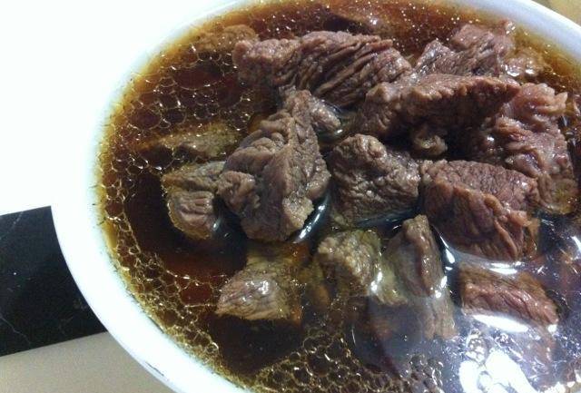 牛肉最好是準備腱子肉,腱子肉的口感會比較好,吃起來更好吃一些