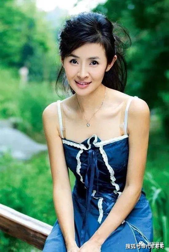 她出身书香门第长相出众却嫁普通职工如今40岁婚姻很幸福
