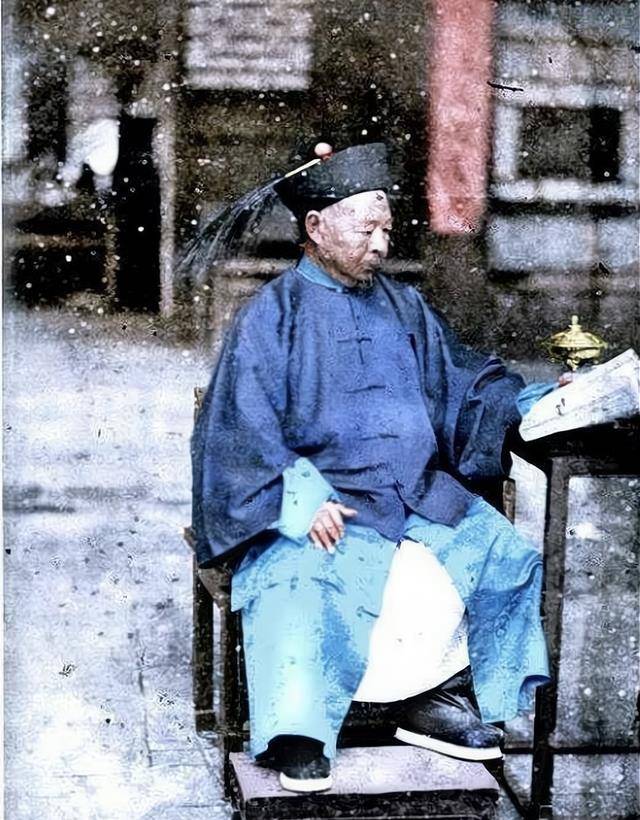 李鸿章夺左宗棠之权,早在1870年左右就昭然若揭了,借"金积堡战败之机"