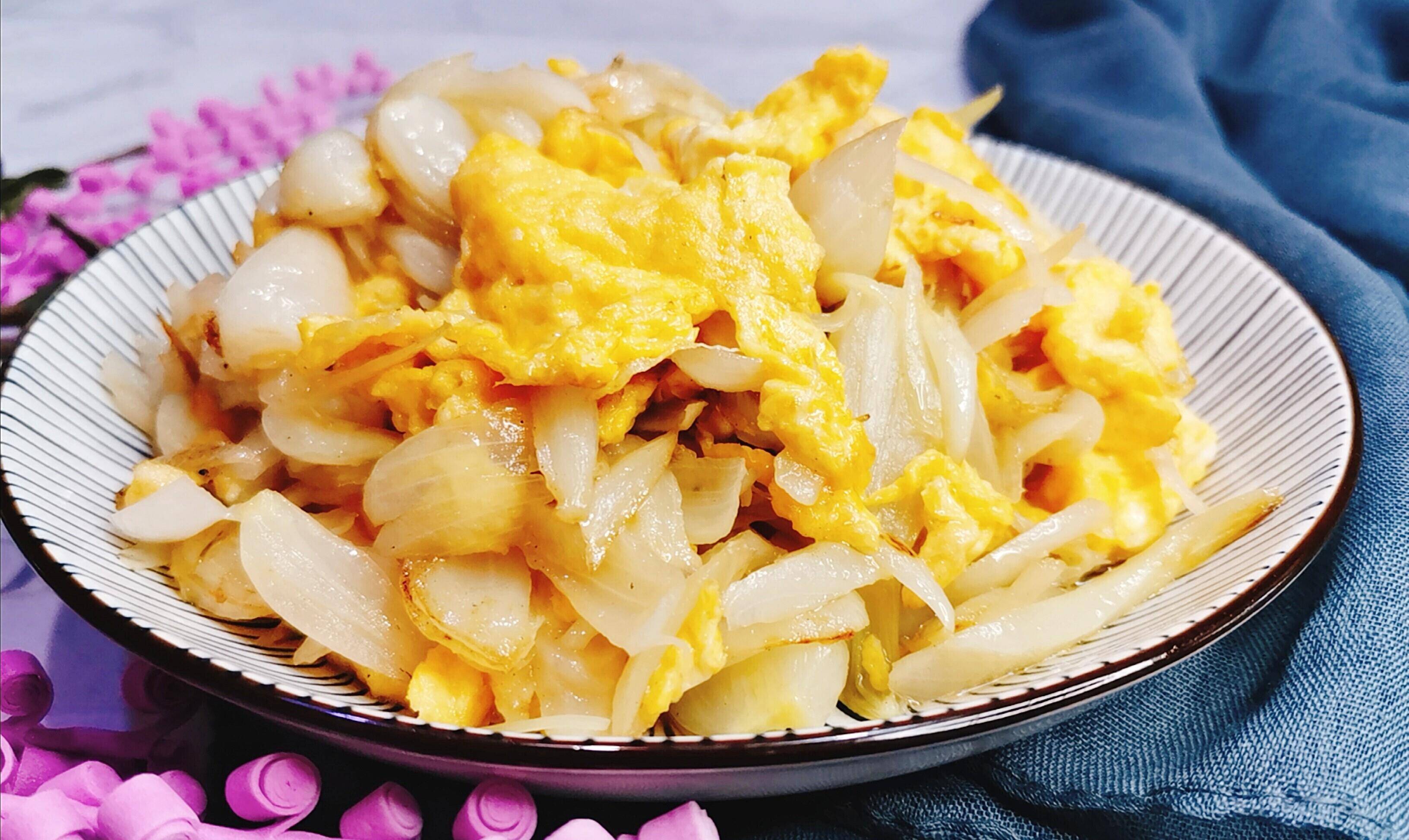 难忘故乡味:荞头炒鸡蛋,香味浓郁促食欲,帮助消化促排气_食用_盛出