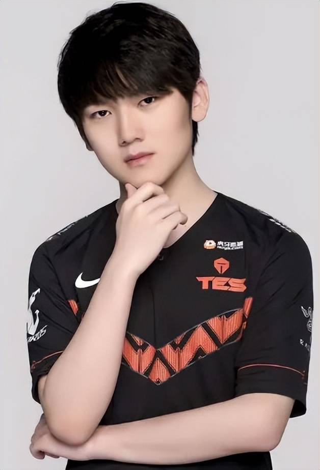 帅哥你谁jkl颜值回归巅峰时期tes新视频vlog帅炸粉丝