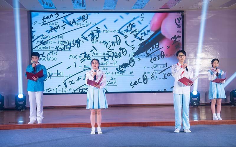 情景表演《百年正青春》,豎笛表演小合唱《送別》,《布穀鳥》,畢業