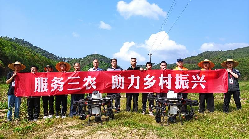 广西科技商贸高级技工学校无人机植保飞防作业服务三农助力乡村振兴