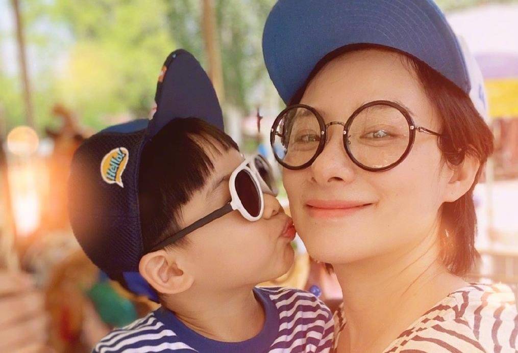 刘璇女儿正面照曝光昔日体坛皇后变幸福宝妈结婚7年儿女成双