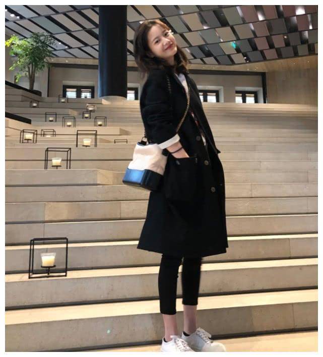 李庚希长发旧照被扒出,穿搭简单耐看学生十足,是乔英子本人了!