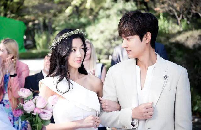 相遇,两个人的缘分是从古代就已经注定了,在古代是许俊宰放了一条人鱼