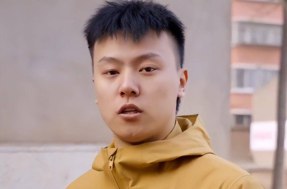 《变形计》王晨正:为农村爷爷盖房送终,以舅舅身份照顾小丫头_手机