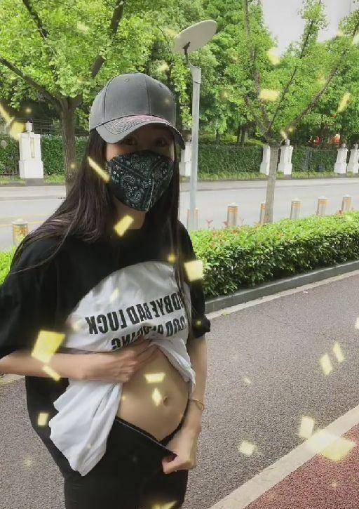 疑似蒋丽莎怀上五胎?大街上露出肚皮,小腹隆起引热议