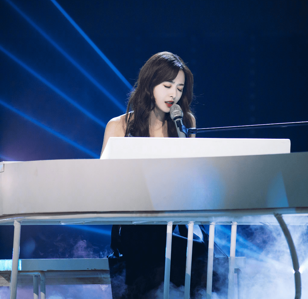 赵丽颖为张含韵呐喊助威,李现为她打call,人缘太棒了_姐姐_好朋友