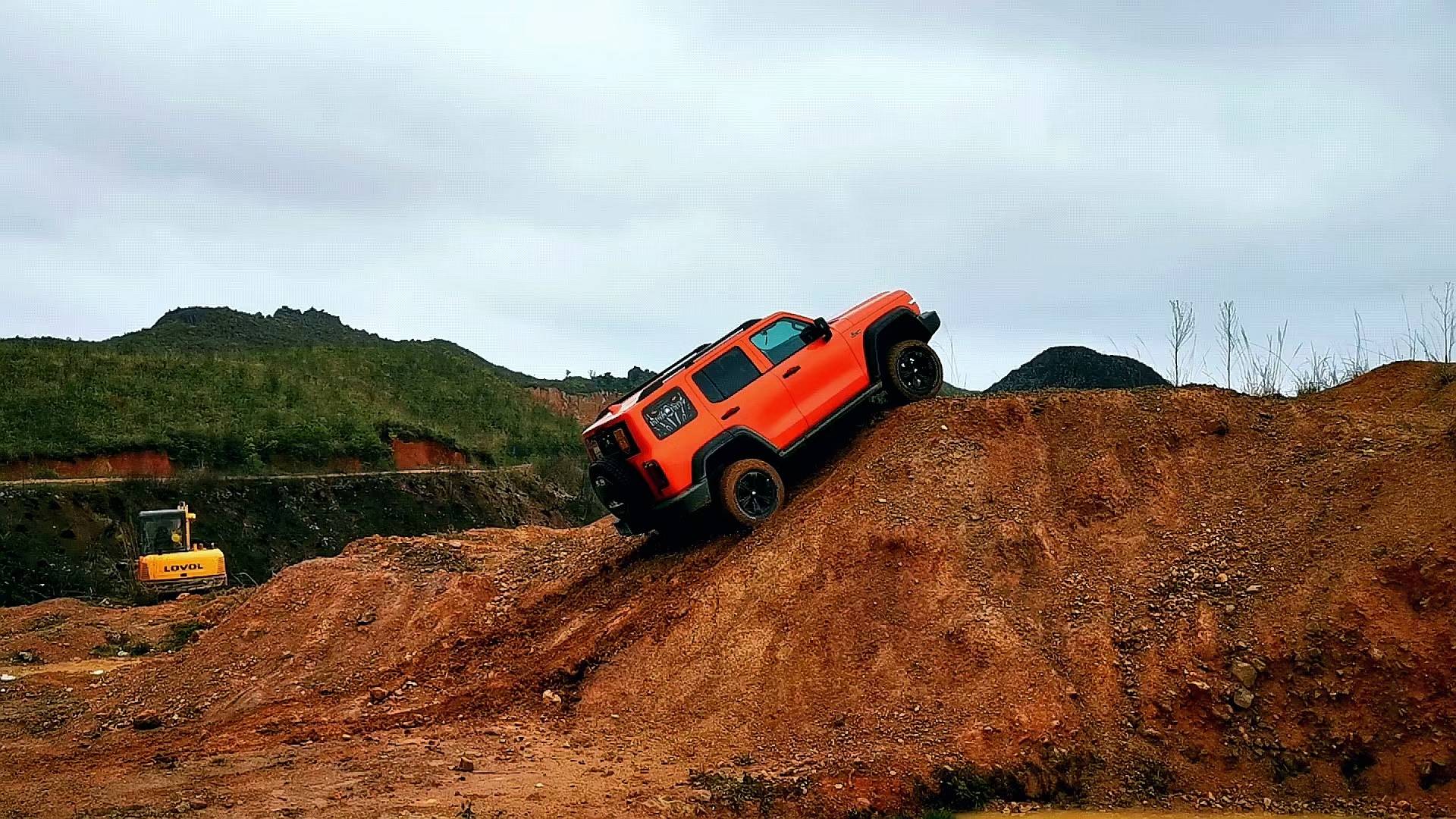 北有阿拉善南有英雄坡贵州栗木国际山地越野公园挑战自我释放满满激情
