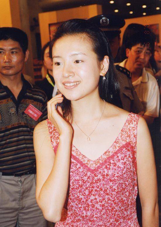 你知道凤凰卫视著名主持人董嘉耀胡一虎尉迟琳嘉妻子是谁吗