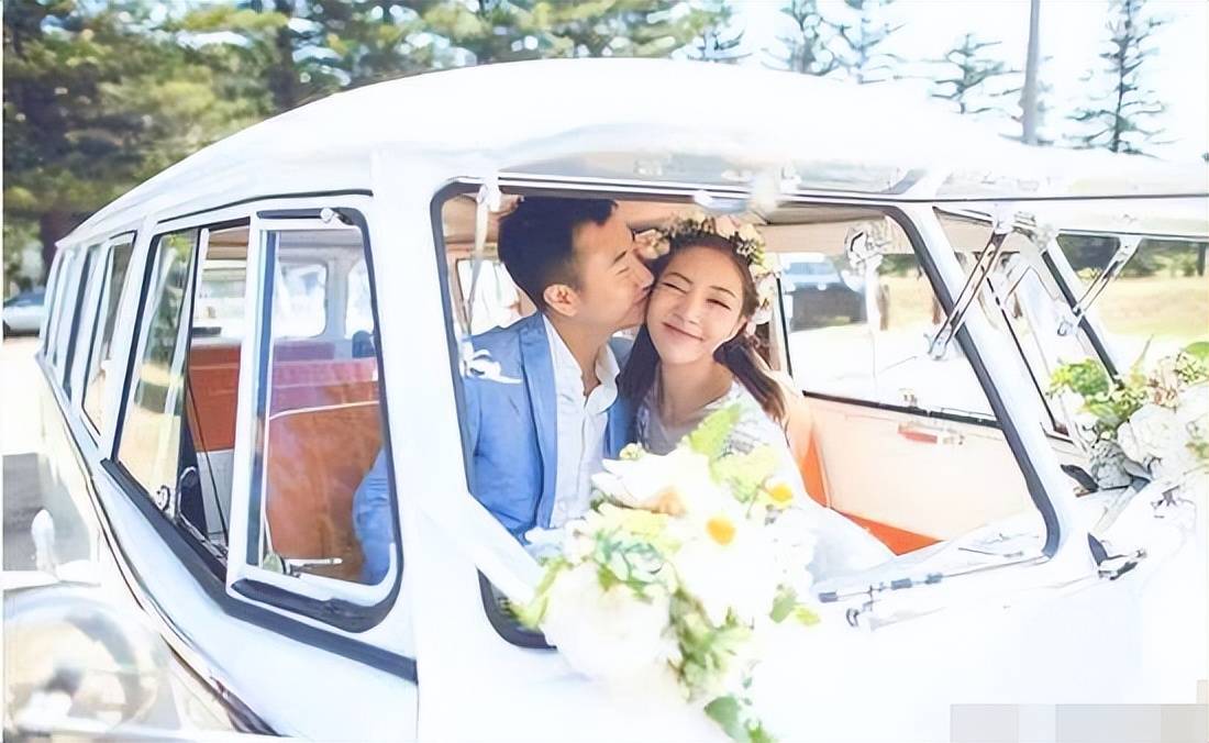 2019年1月18日,邓家佳工作室发布声明,宣布演员邓家佳与圈外老公于岩