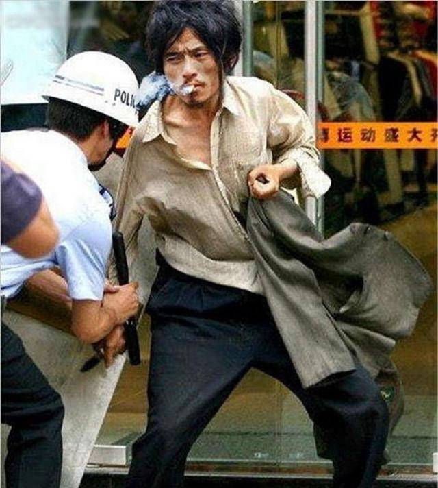 原创犀利哥程国荣因一张照片红遍大江南北如今过得怎样了