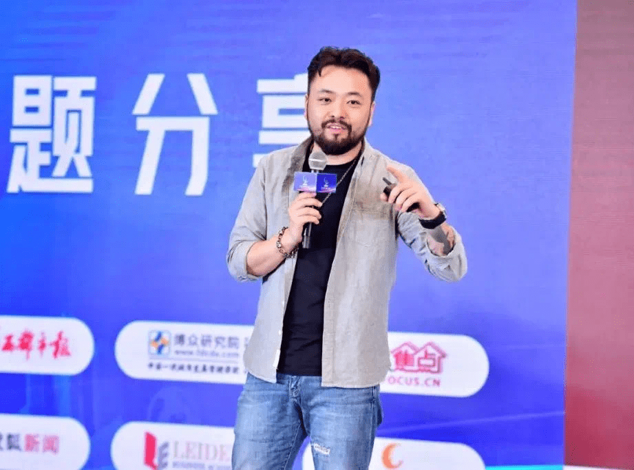 (丁元)论坛结束后,被业界视为行业年度"风向标"的颁奖盛典上共有41位