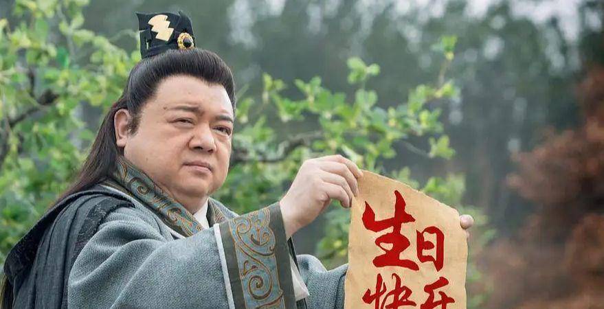 谢宁涉嫌炒作遭质疑卖草莓后再做环卫工