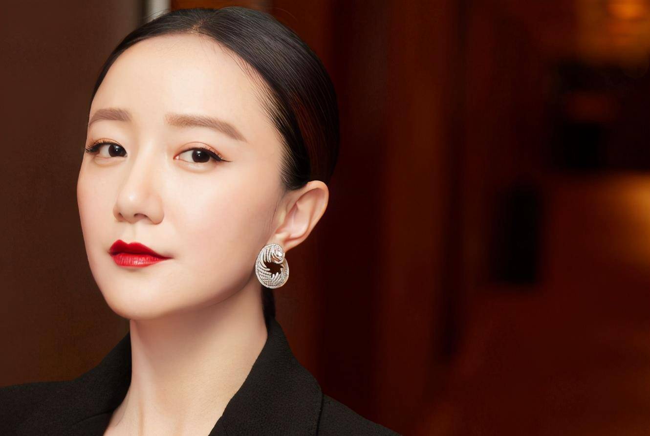 原创36岁李倩近照曝光事业有成躲过中年危机家庭美满惹人羡