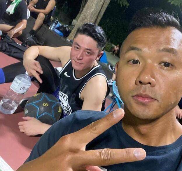 原创林心如霍建华同框自拍同时女儿的小手照曝光太幸福的一家