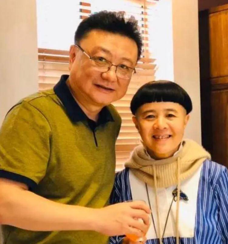 原创最反差萌的央视夫妻王宁和金龟子结婚三十四年依旧甜甜蜜蜜