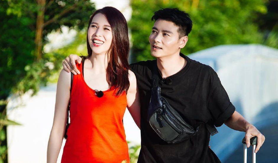 那么这一季的嫂子比较出名也就那么几位,黄贯中的老婆朱茵,陈小春的