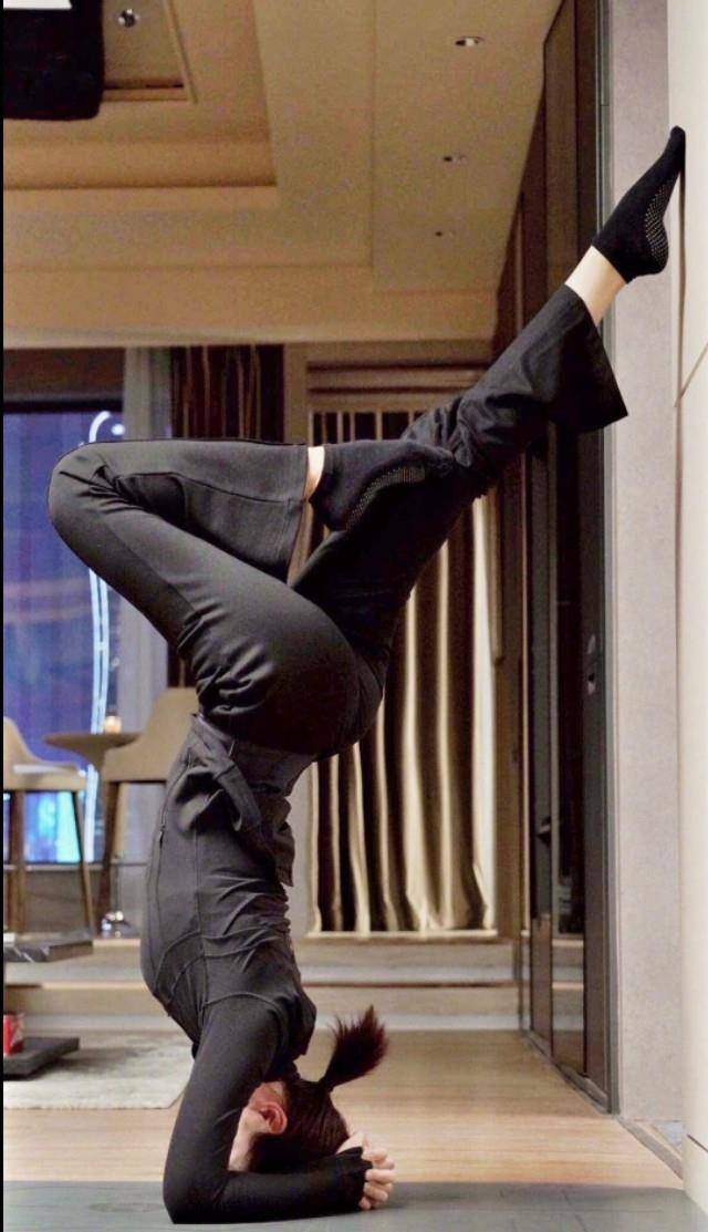 赵丽颖的肌肉秒杀一众女明星,怪不得越来越有气质,自律终有收获_健身