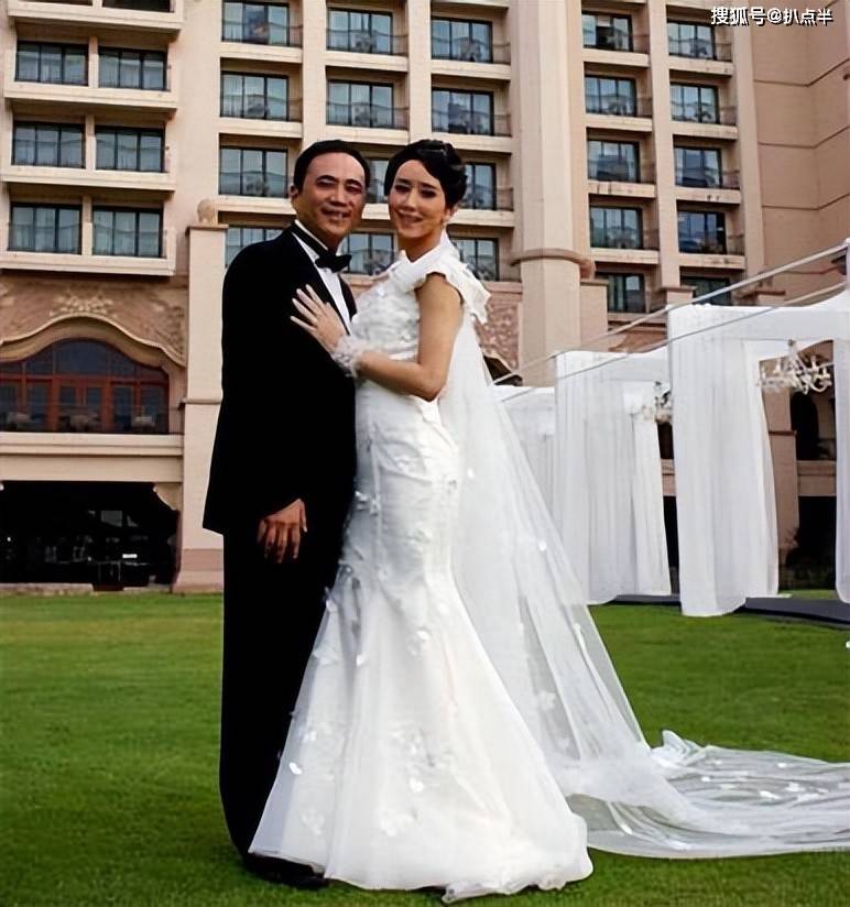 "豪门阔太"复出记:有人成了"赚钱工具",有人被宠只为玩票_王艳_刘涛