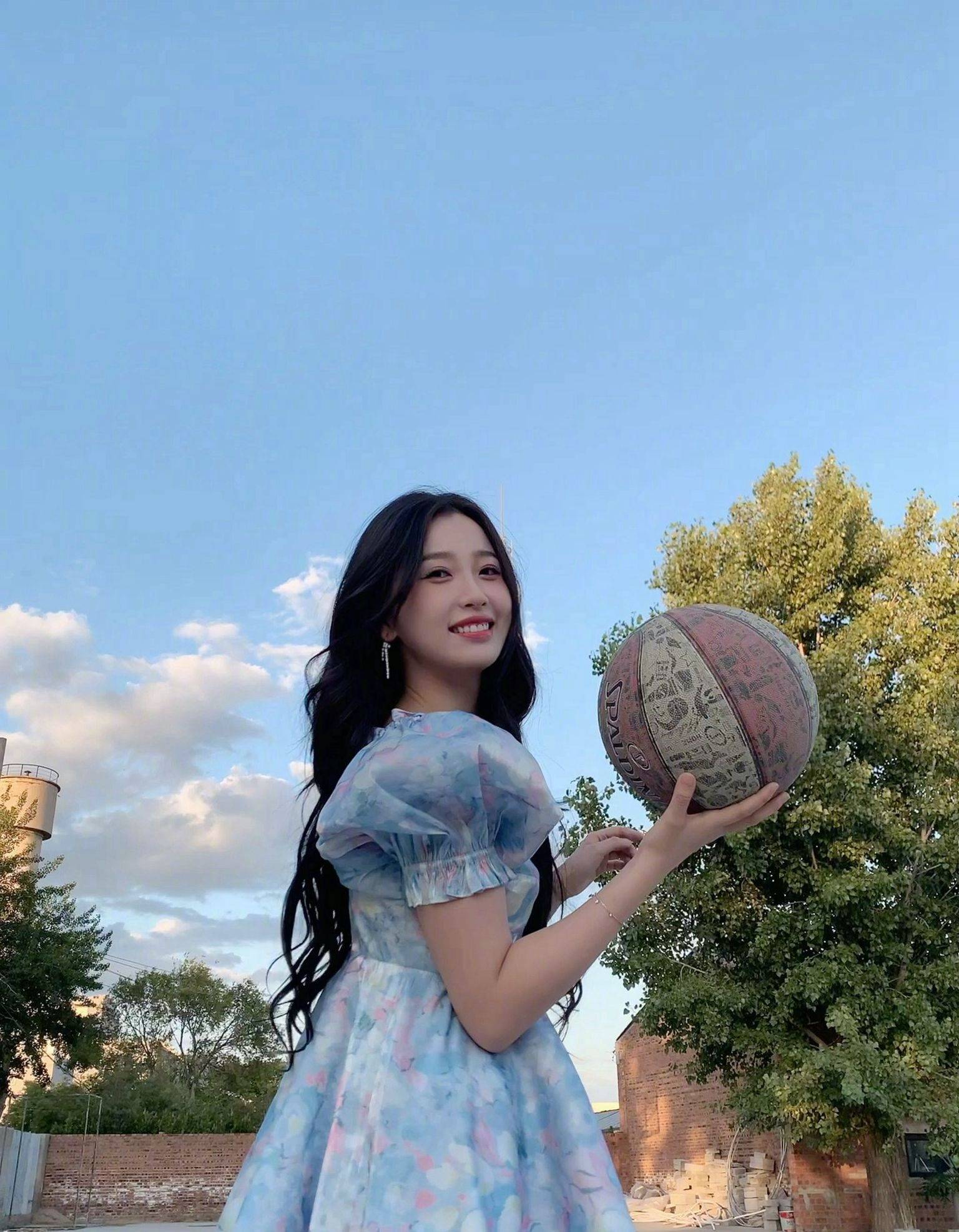 虞书欣蓬松长裙生活照合集