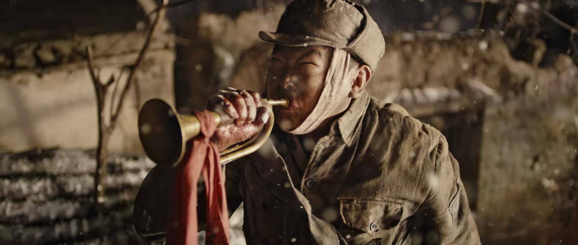 本身就承载了不用言说的宏大价值观,而在情绪方面,这部《绝地防线》又