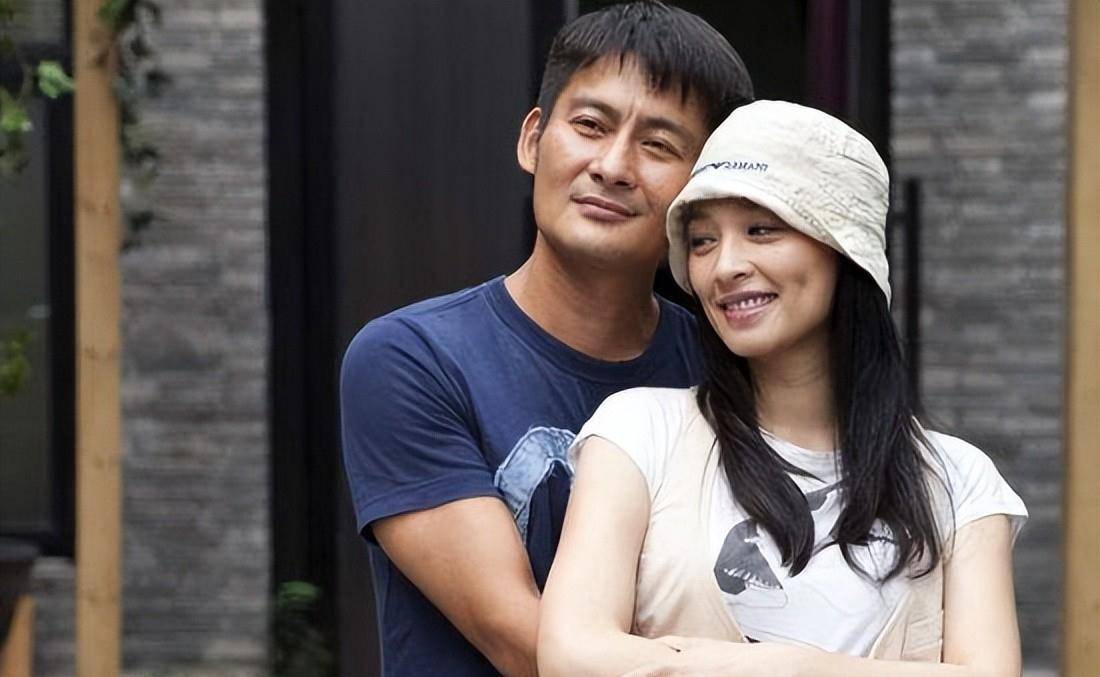 原创55岁的景岗山老态憔悴喝酒成瘾与发妻离婚现任妻子大气漂亮