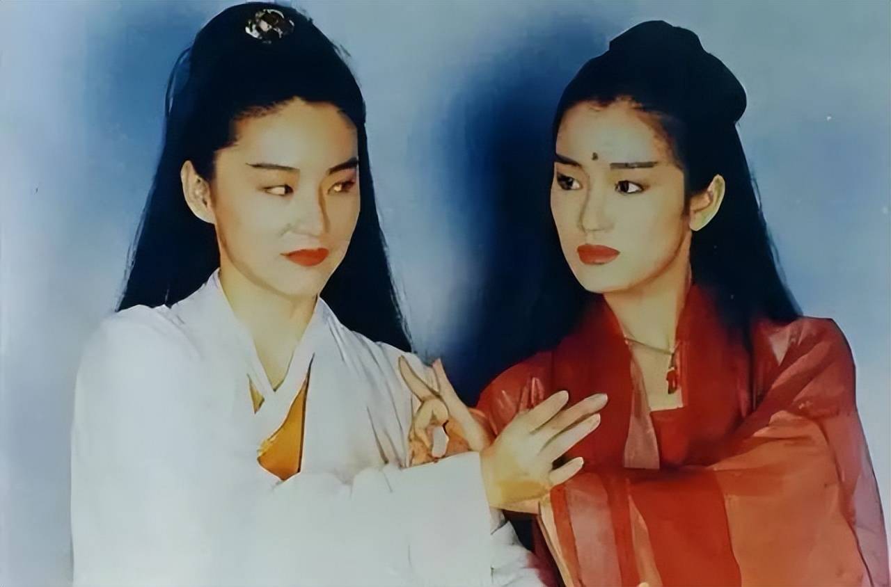 预算有限的情况下,片方决定重写剧本,围绕李秋水(林青霞饰演),巫行云