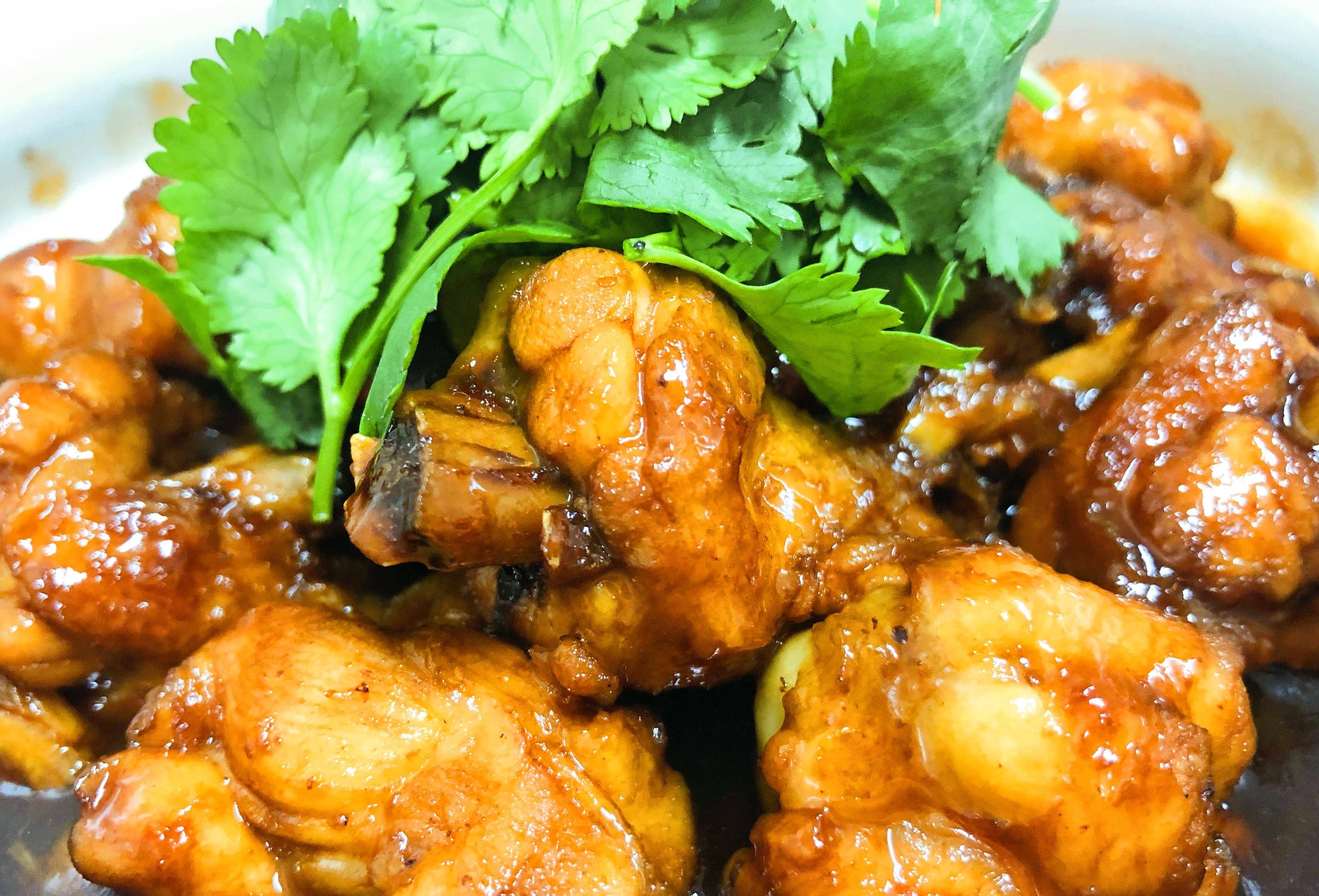 啤酒鸡这么做比饭店还好吃,鸡肉嫩滑,汤汁浓郁,好吃到吮指_鸡翅_白糖_