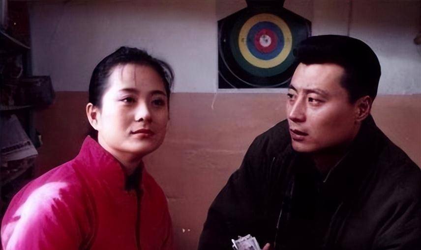 老戏骨任程伟 一双雨鞋定情从初恋到婚纱,20多年的感情让人羡慕_黄蕾