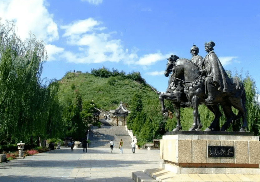 风疾沙飞环境忧,草低月冷几时休.七律-张骞