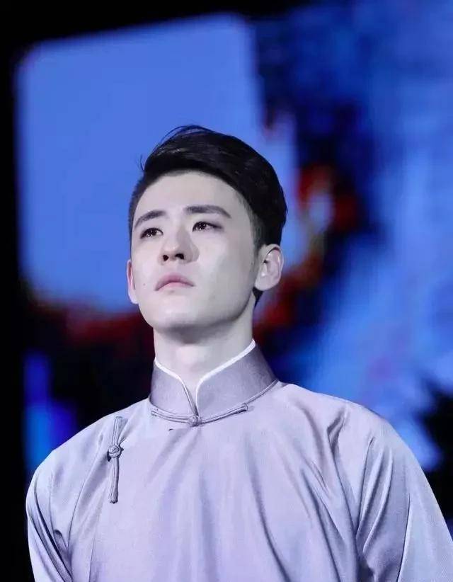 娱乐圈实力派顶流男神张云雷,是一位才华横溢的美男子,未来可期张云雷