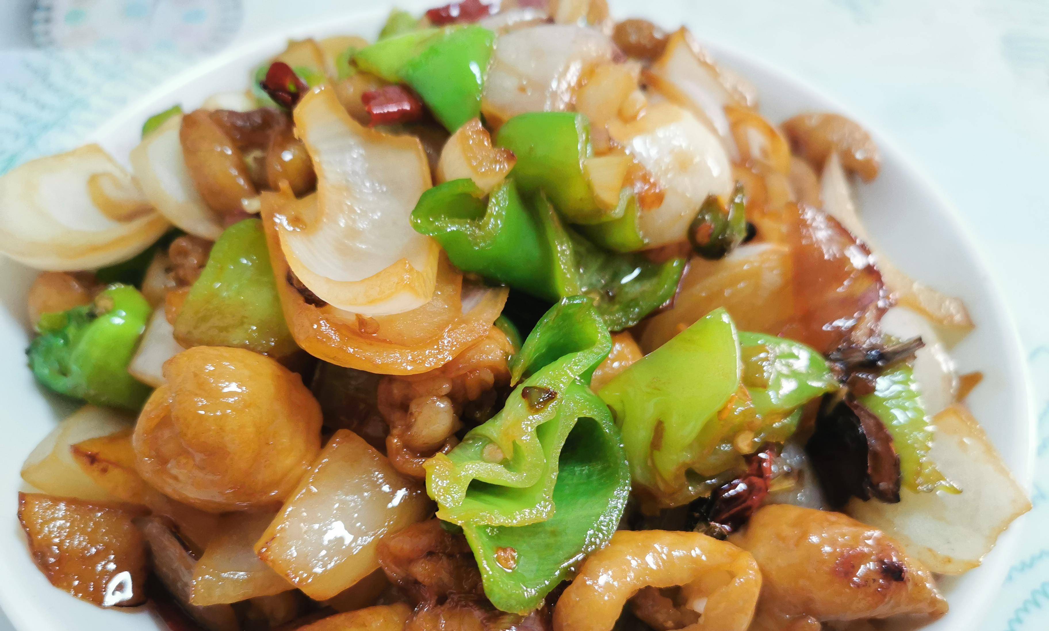 青泡椒炒腊肠,青泡椒炒腊肠的家常做法 - 美食杰青泡椒炒腊肠做法大全