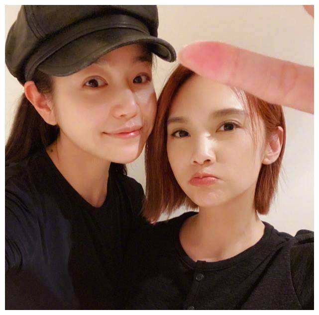 杨丞琳连续8年为陈妍希庆生两人相互陪伴我们都要好好的