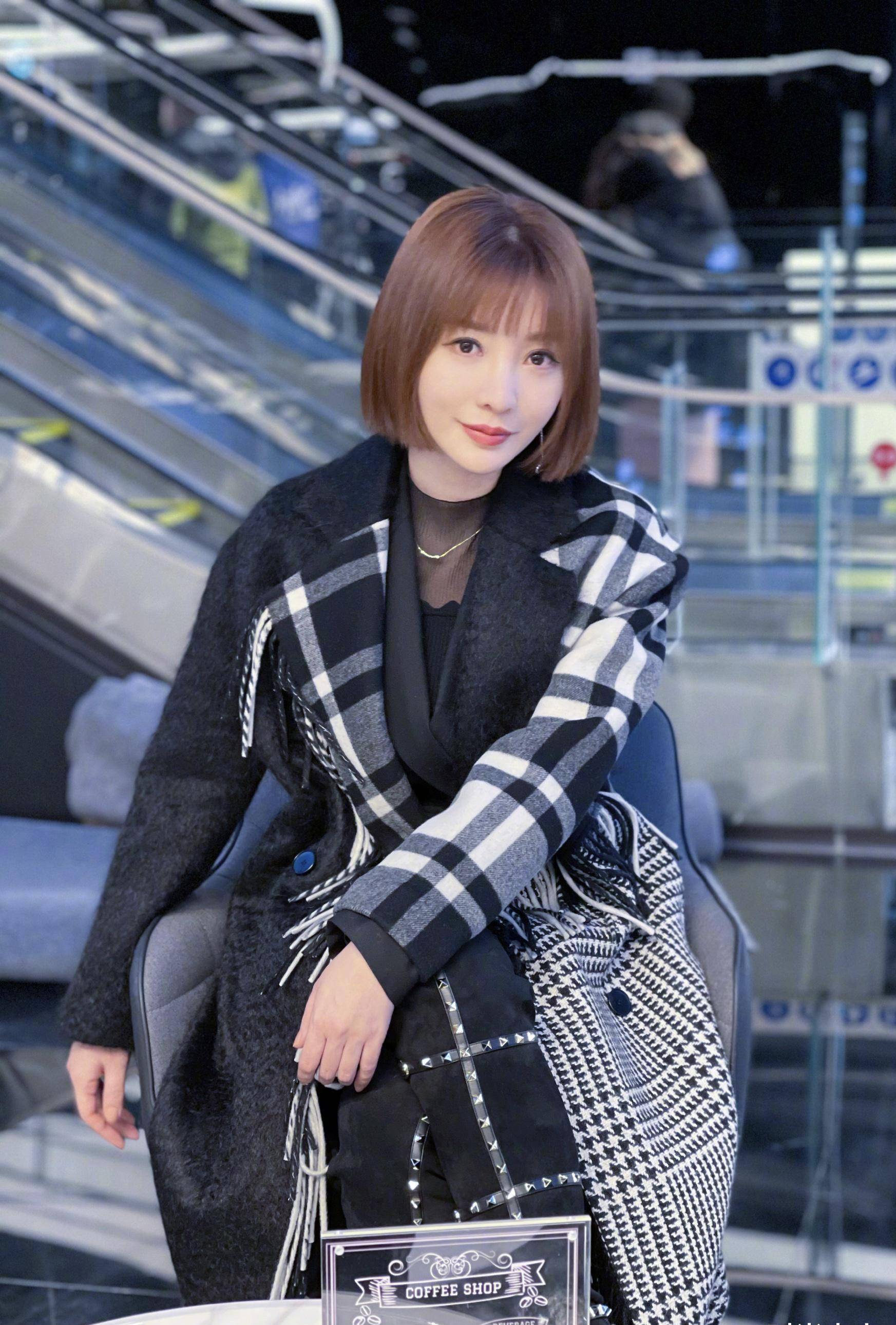 原创柳岩王千源牵手硬汉美女搭档格外养眼代言古装游戏气势足